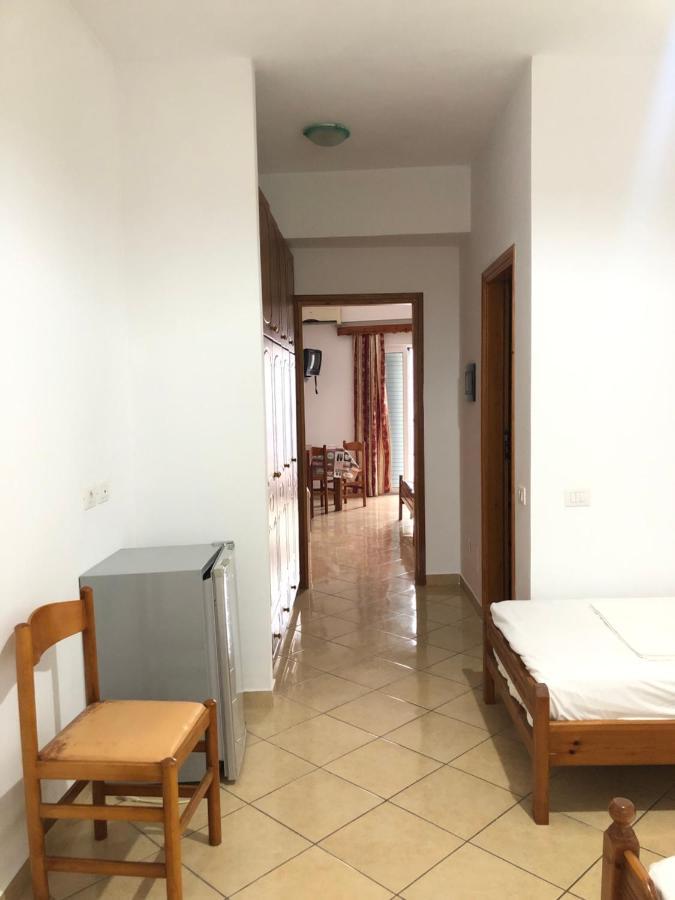 Center Hotel Pirro Himarë Eksteriør billede