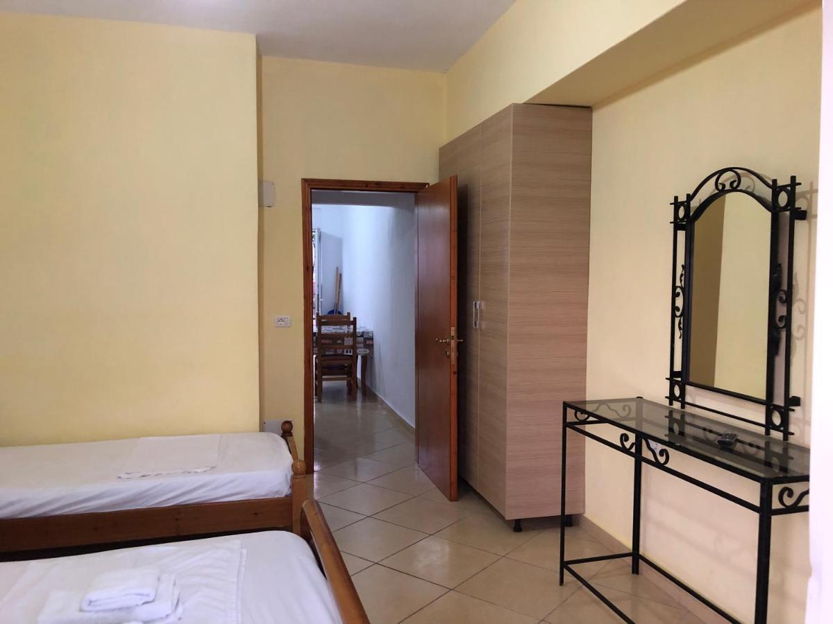 Center Hotel Pirro Himarë Eksteriør billede