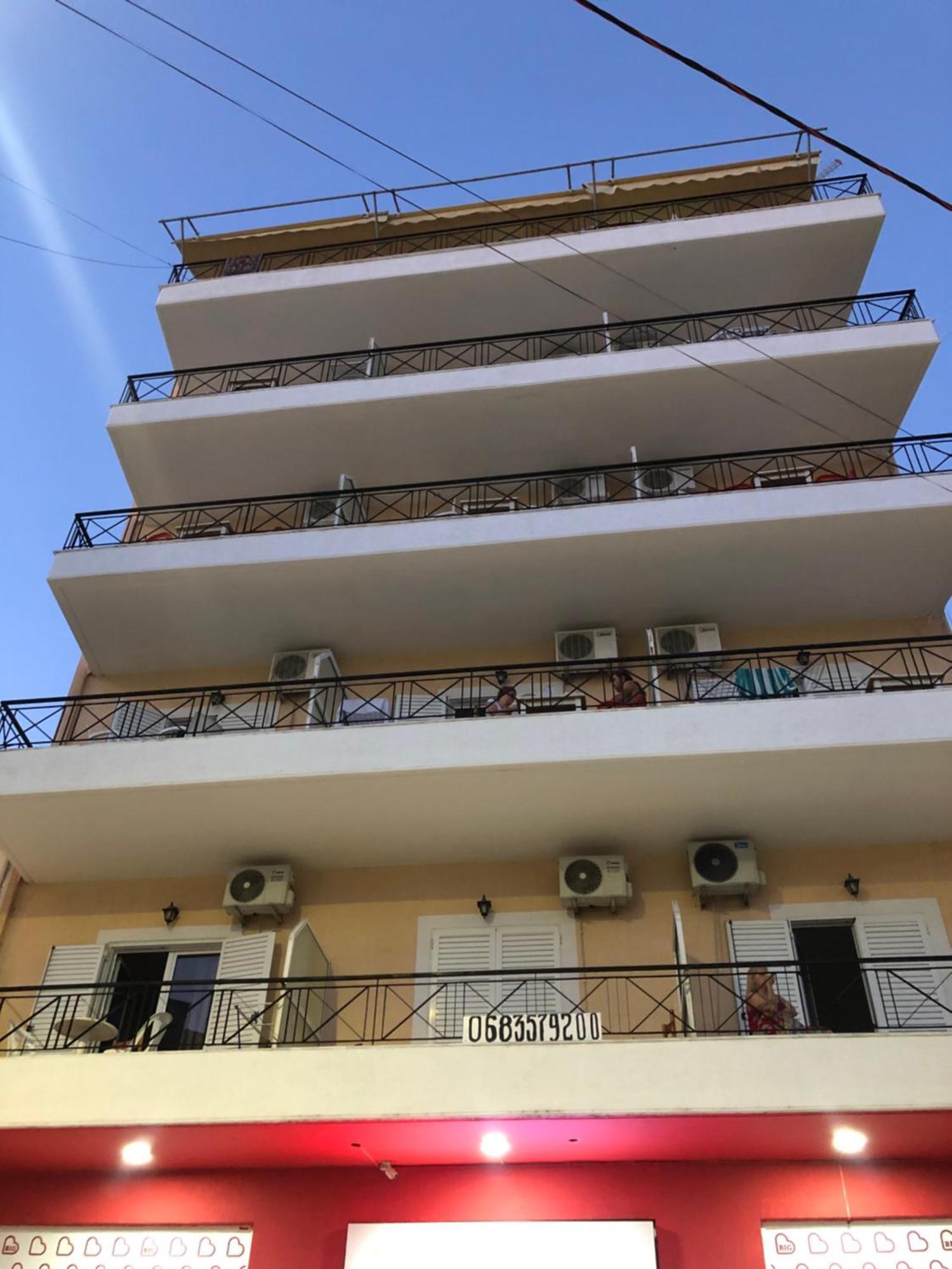 Center Hotel Pirro Himarë Eksteriør billede
